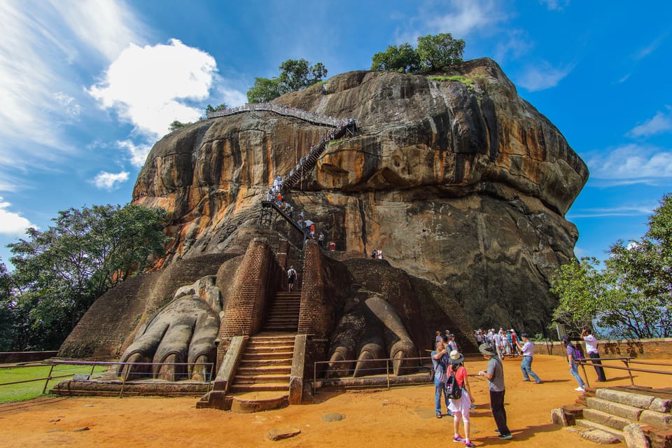 From Colombo: Sigiriya and Dambulla Day Trip and Safari